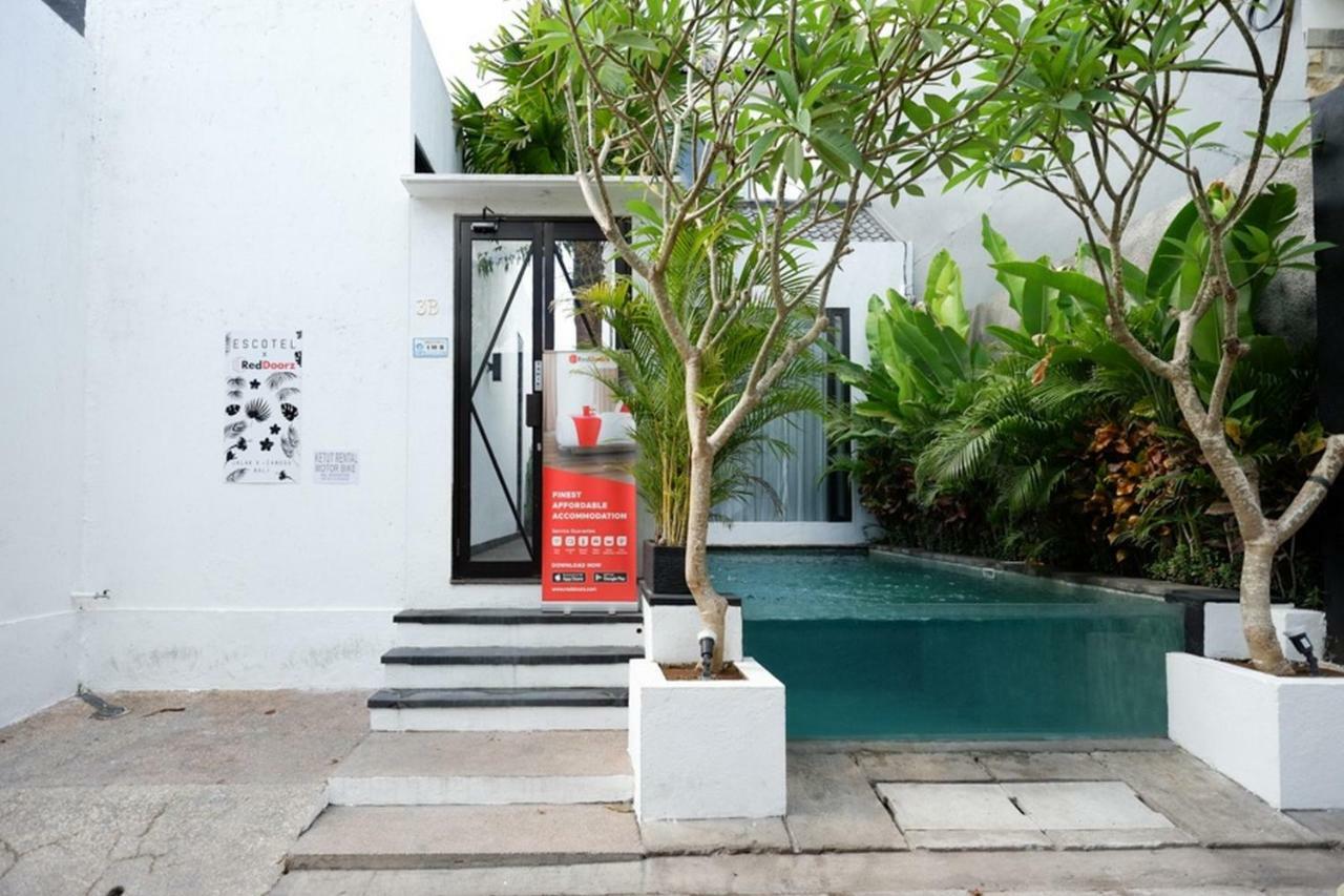 Reddoorz @ Jalan Raya Semat Canggu Hostel Bali Exterior photo